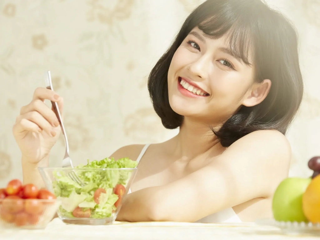 Sau 2-3 tuần, bạn sẽ quen với cảm giác ăn nhai khi bọc sứ